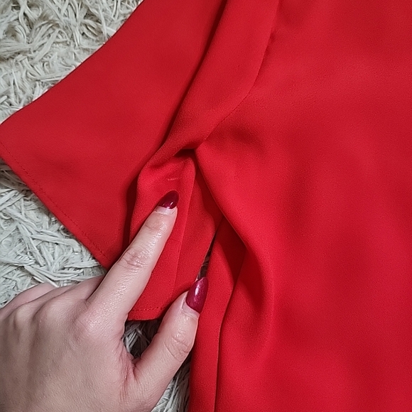 BCBGeneration Blouse Top Colorblock Split Colors Red & Pink Twist Front Size 6 - Picture 13 of 13